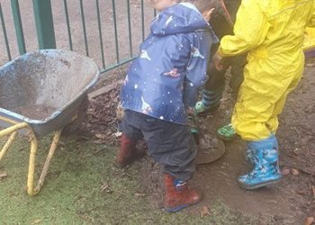 Reception have enjoyed getting outdoors and making 'mud pies' and 'cocoa' after the rain. We even spotted some worms and found a safe place for them to rest.