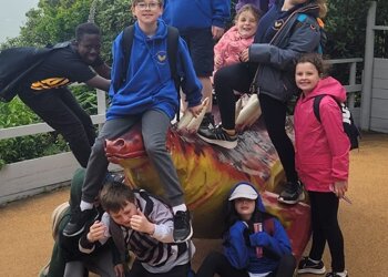 Dino world #blackgangchine #windy #dinosaur #isleofwight #schoolresidential #fun #icelollies #windswept