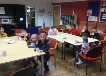 Whyteleafe School @Whyteleafe_sch · Nov 18 Well done to those children who have gone over and above this week. Hope you enjoyed your 'Hot Chocolate with the Head.' Well done everyone! #aiminghigh
