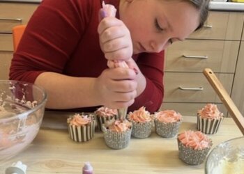 Practising our piping skills! Look at these delicious cupcakes made by our children! Letâs hope they donât find their way to the staffroomâ¦